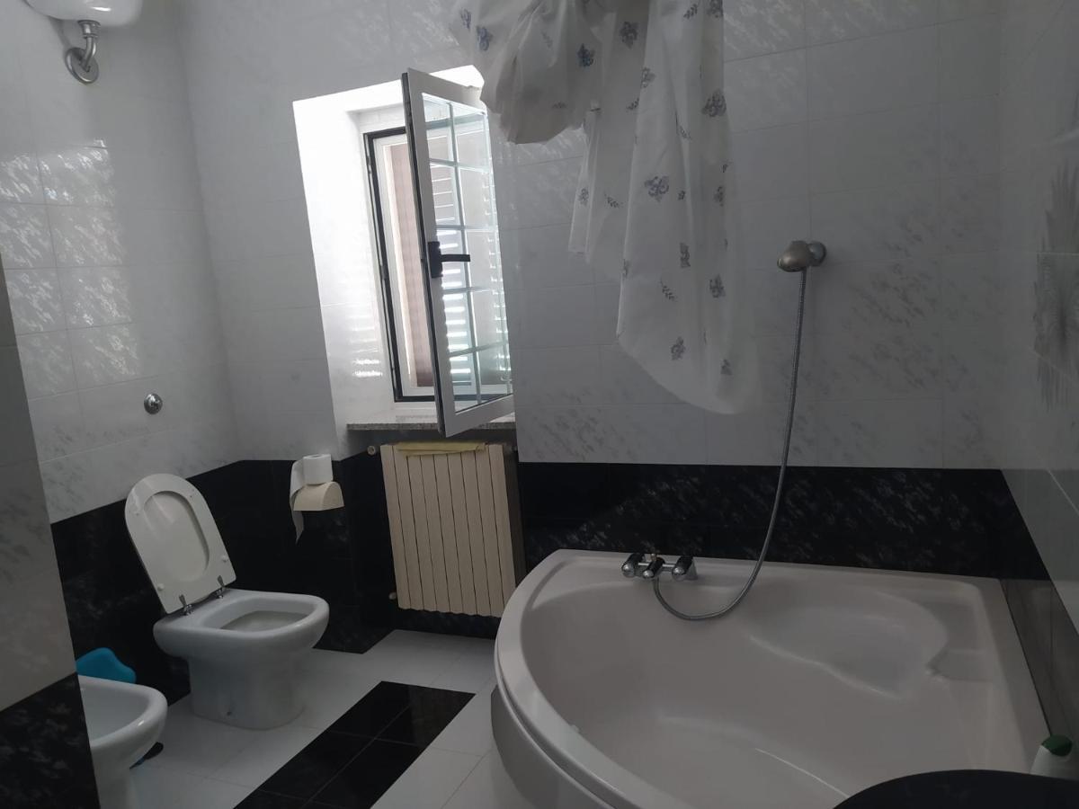 Da Gio - Casa Vacanze A โลโกโรตอนโด ภายนอก รูปภาพ